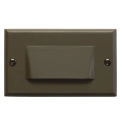 Horizontal Shielded Step Light