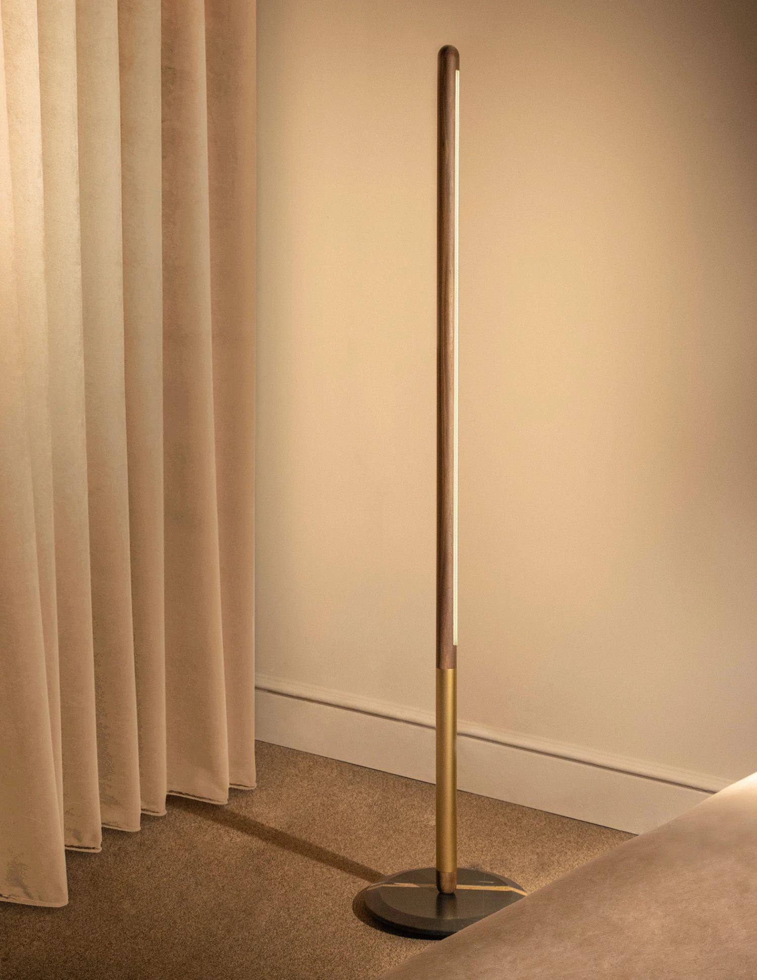 Linea Uno Floor Lamp 4 Linea Uno Floor Lamp - Image 2