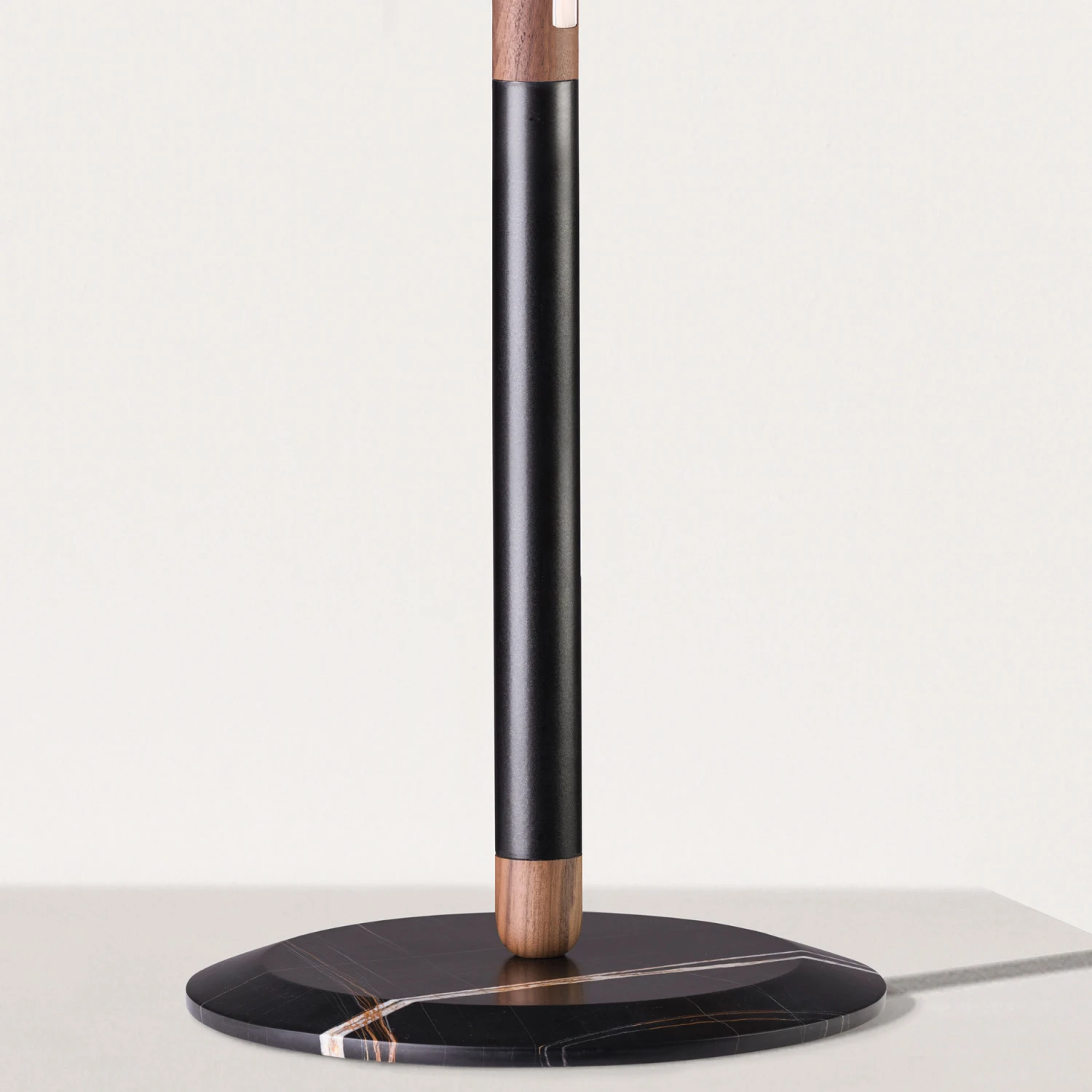 Linea Uno Floor Lamp 7 Linea Uno Floor Lamp - Image 5